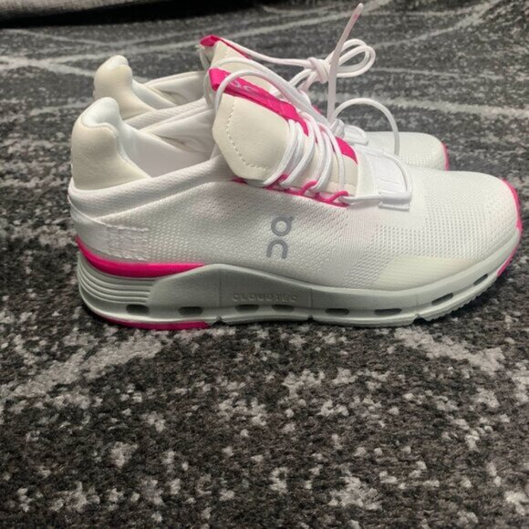On running cloudnova women pink shoes - Picture 1 of 5